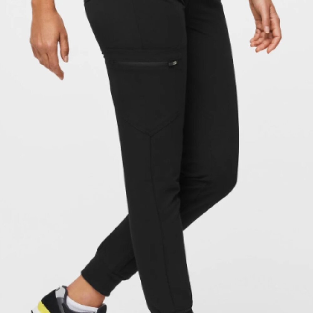 Black Large R Zamora